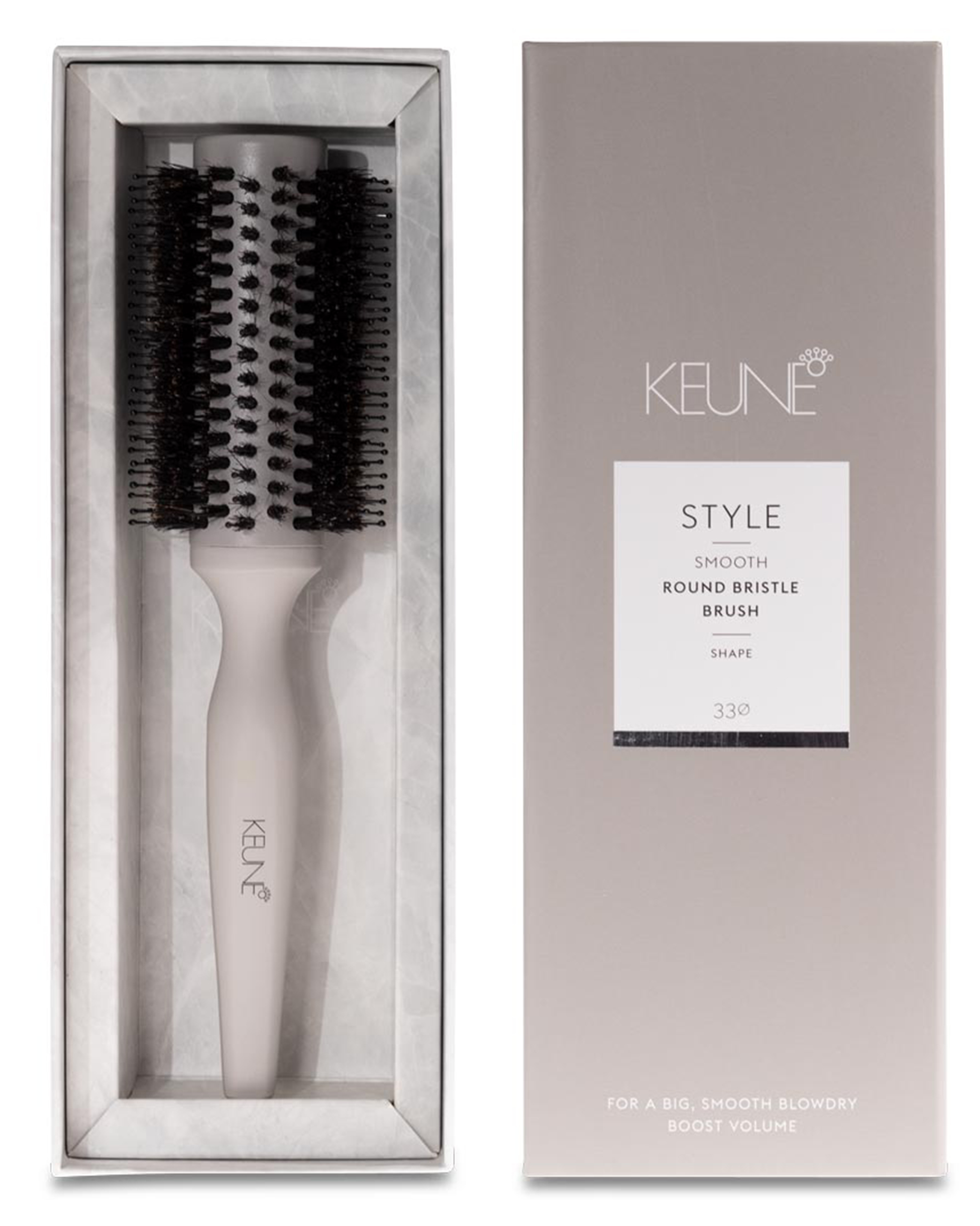 Mit der KEUNE THERMAL BRISTLE BRUSH 33MM, einer professionellen Haarbürste, erzielst du besonders glattes Föhnen, mehr Volumen und einen Anti-Frizz-Effekt. Sie glättet und poliert das Haar. Keune.ch.